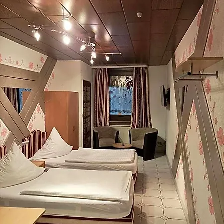 Central Hotel *